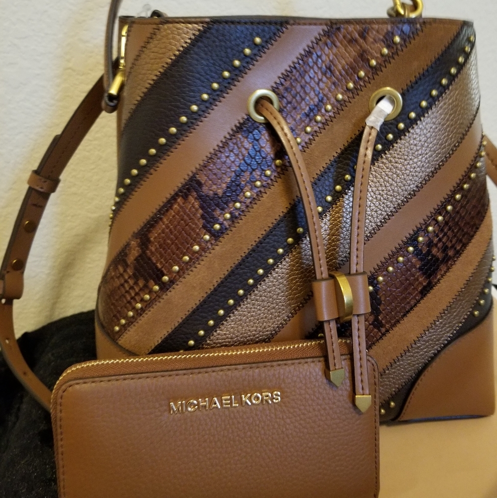 Michael kors bucket set